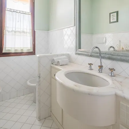 Apartment La Bouganville - House With Garden Dei Marmi, Toscana *