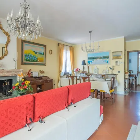 Apartment La Bouganville - House With Garden Dei Marmi, Toscana