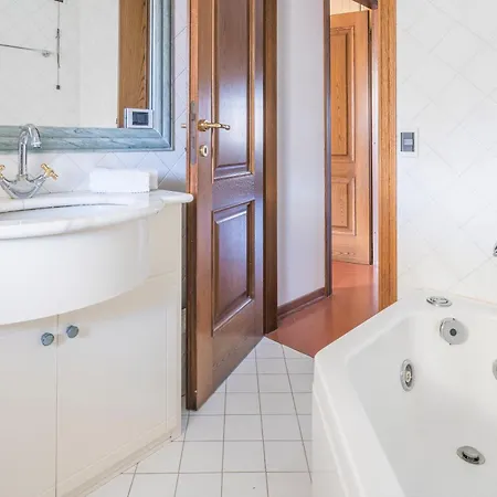 Apartment La Bouganville - House With Garden Dei Marmi, Toscana